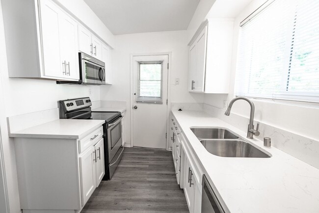 Photo - 1371 S. Beverly Glen Blvd.