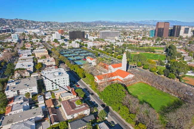 Photo - 913 Le Doux Rd