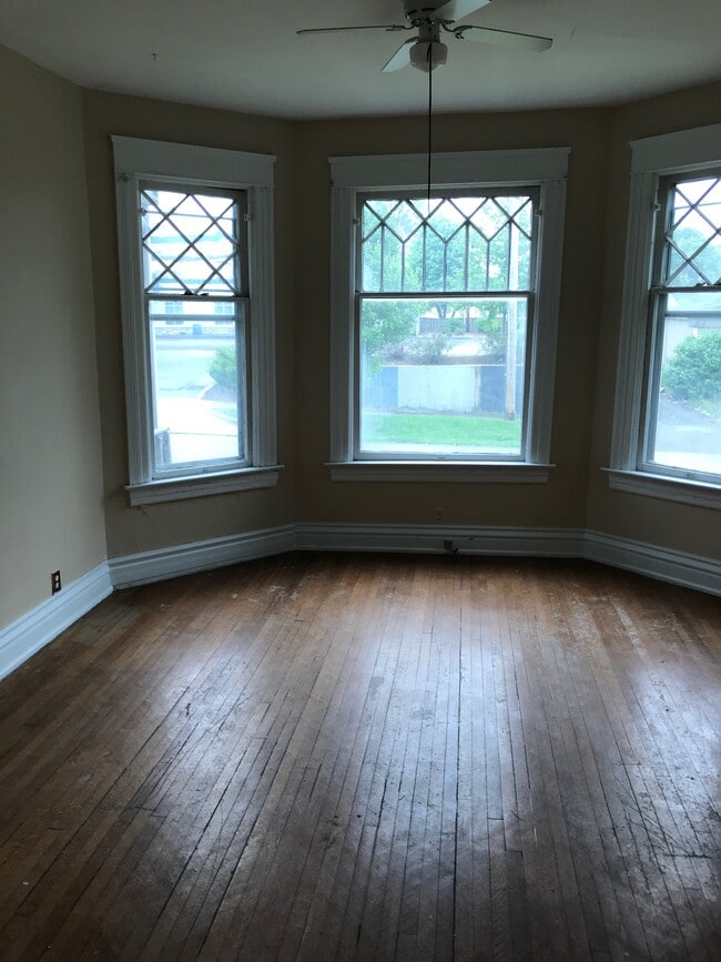 Photo - 114 W Taber St