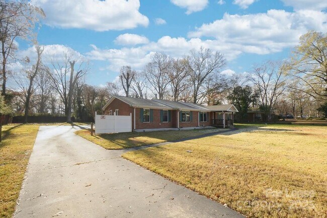 Photo - 6124 Williams Rd