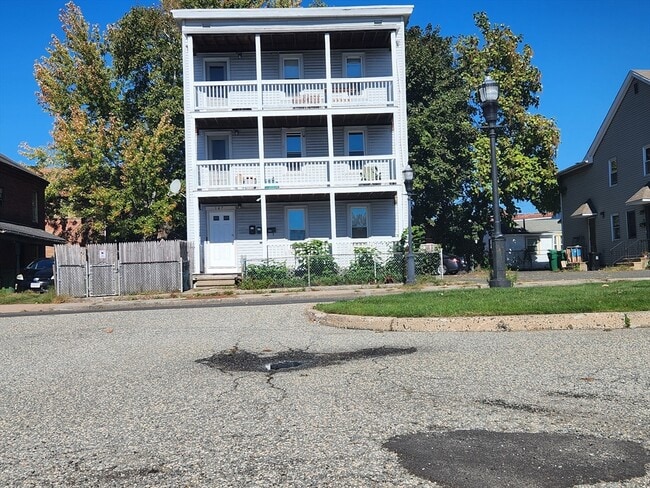 Building Photo - 147 School St Unit 1