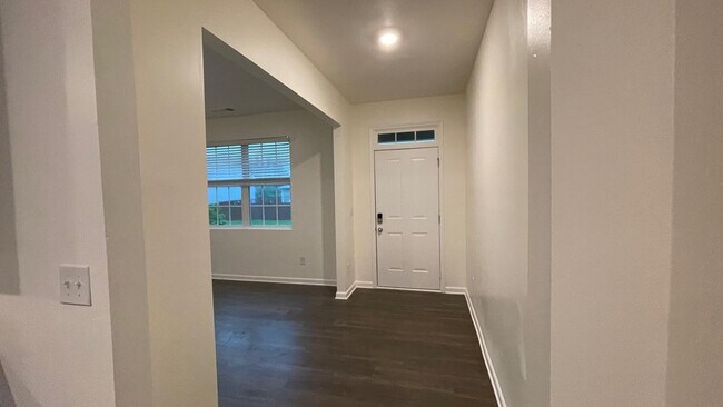 Photo - 483 Springer Pkwy