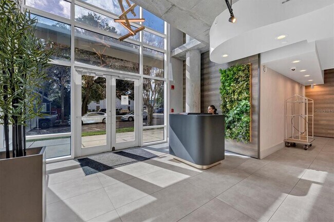 Photo - 525 E Jackson St