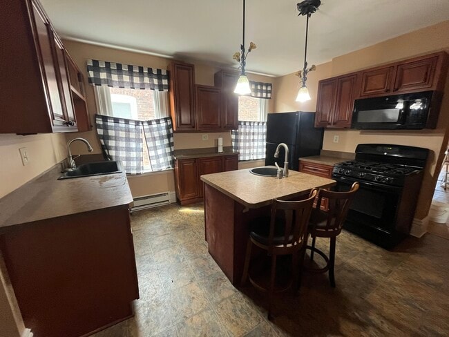 180 Paine St Unit second floor