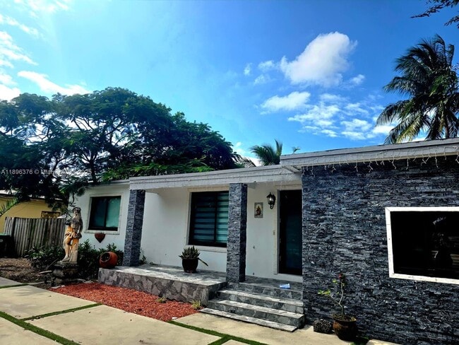 Building Photo - 14900 NW 9th Ct