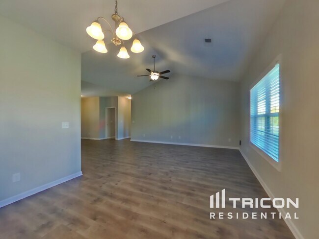 Photo - 746 W Coker Way