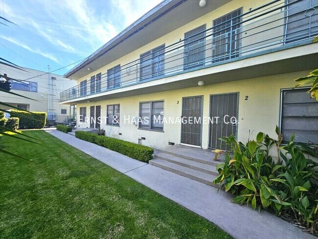 436 W 4th St