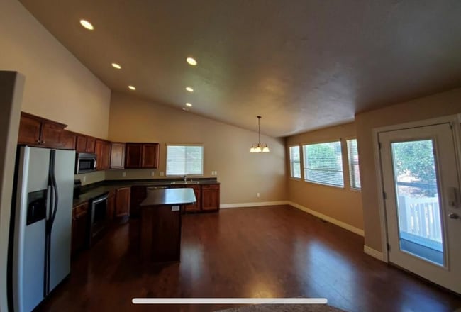 Photo - 785 Sage Dr