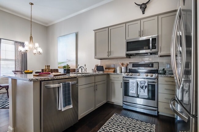 Photo - Holbrook Acworth - Active Senior