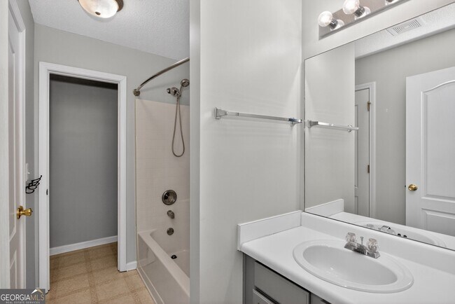 Photo - 304 Fox Overlook