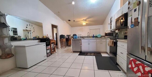 Photo - 3004 Suntan Ct SE