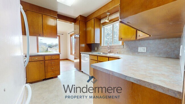 Photo - 615 SE 8th St