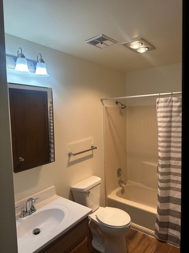 Photo - Immaculate Updated 2 Bedroom 1 bath