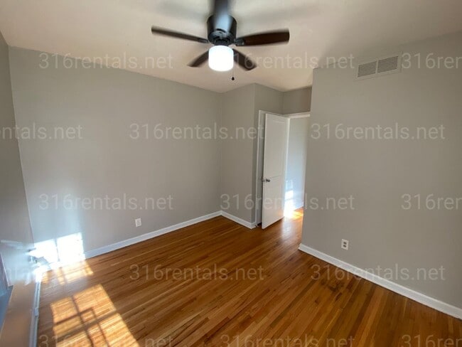 Photo - $925 - 2 bedroom / 1 bathroom - Beautiful ...