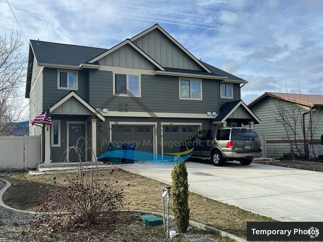 Building Photo - Spacious 3 Bed 2 Bath Duplex in Milltown N... Rental