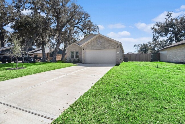 Photo - 249 Edgewater Dr