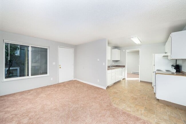 Building Photo - 1st Month FREE!!! 1 Bedroom minutes away from Downtown! Pets OK!