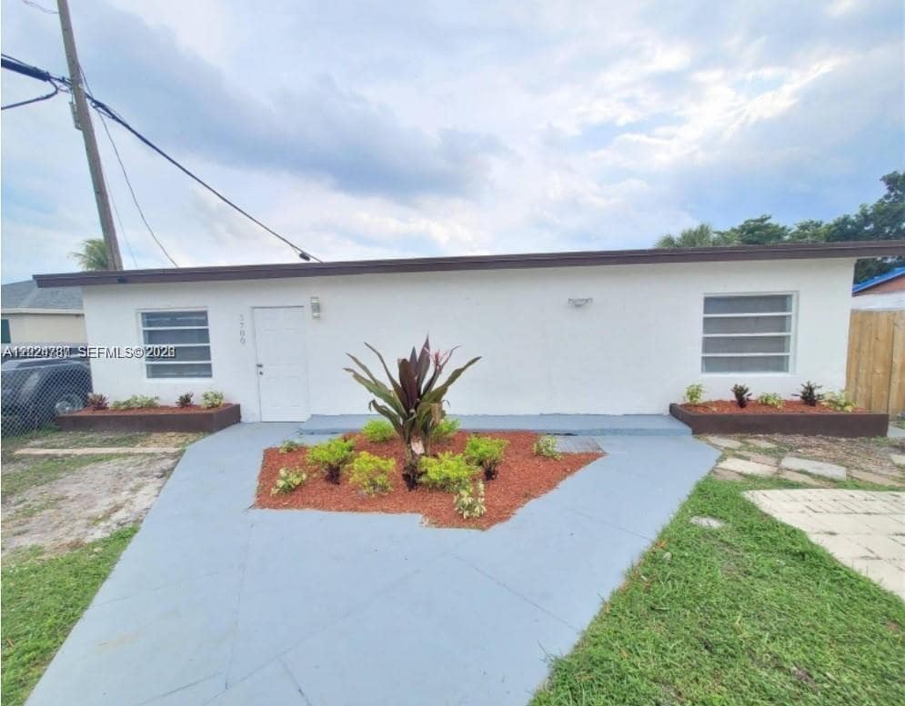 Photo - 3700 SW 13th Ct