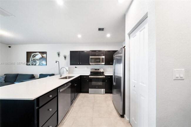 Photo - 1050 W Davis Pkwy