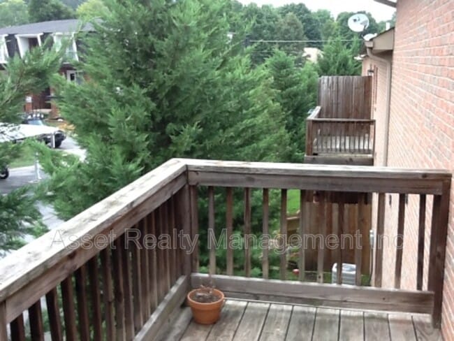 Photo - 1667 Maple View Way