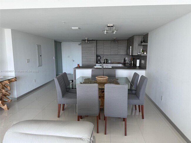 Photo - 400 Sunny Isles Blvd Unidad 1021