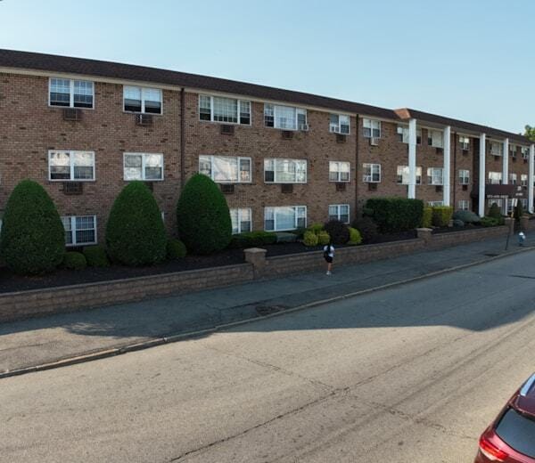 Photo - 259-279 40th St