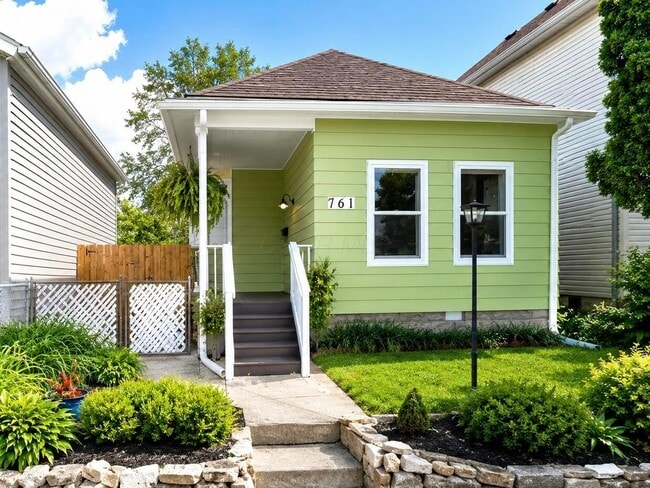 Photo - 761 Siebert St