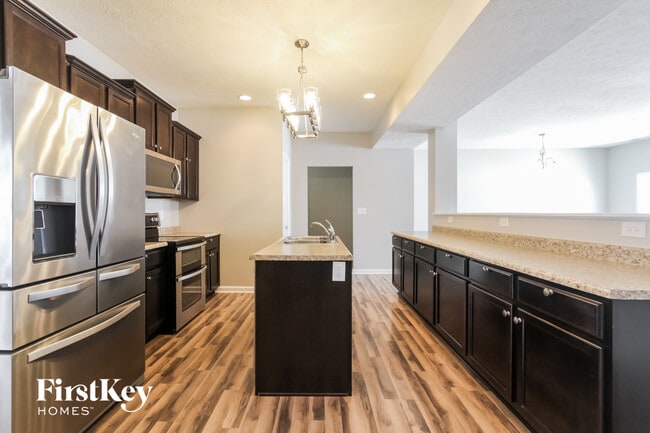 Photo - 770 Carolina Way