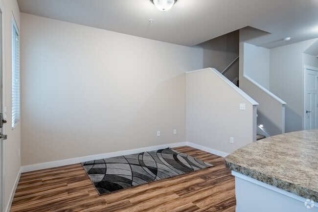 5BR, 2BA - Campus Edge Apartments