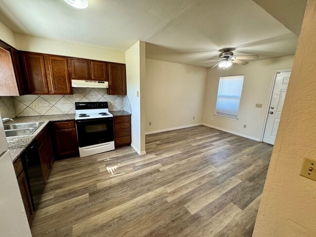 Photo - Town Houses Unit 806 Jenkins