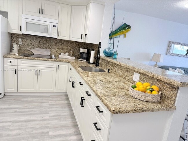 Photo - 4000 NE 170th St Unidad 402