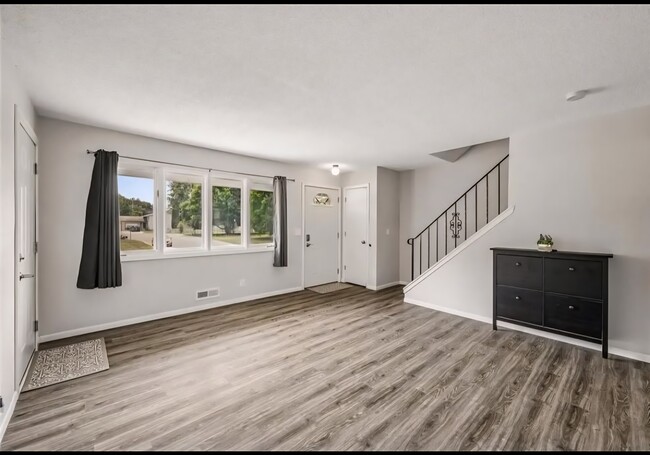 Building Photo - 715 Circle Dr Rental