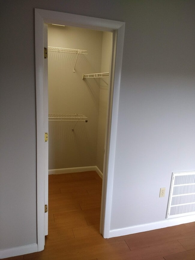 Photo - 1600 Park Cir