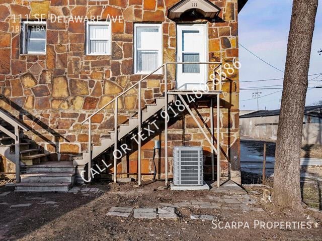 Photo - 111 SE Delaware Ave