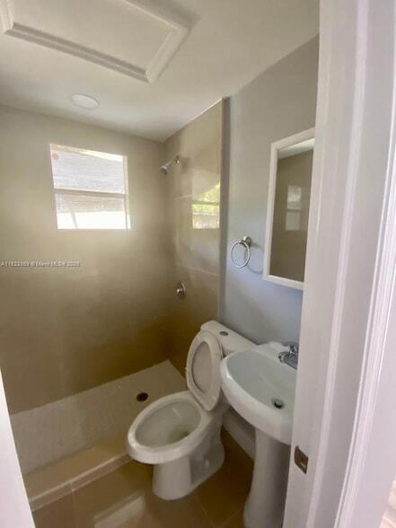 Photo - 345 NE 168th St Unit A