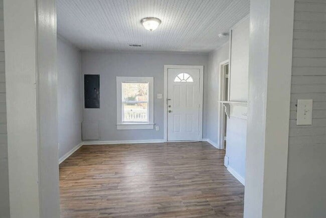 Photo - 625 E Wall St