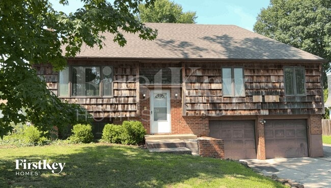 Building Photo - 509 SW Victor Dr
