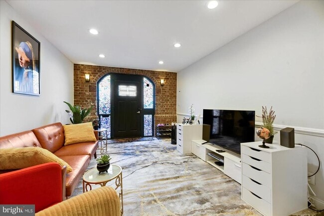 Photo - 919 Eastern Ave