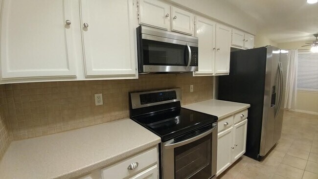 Photo - 9 N Deerfoot Cir