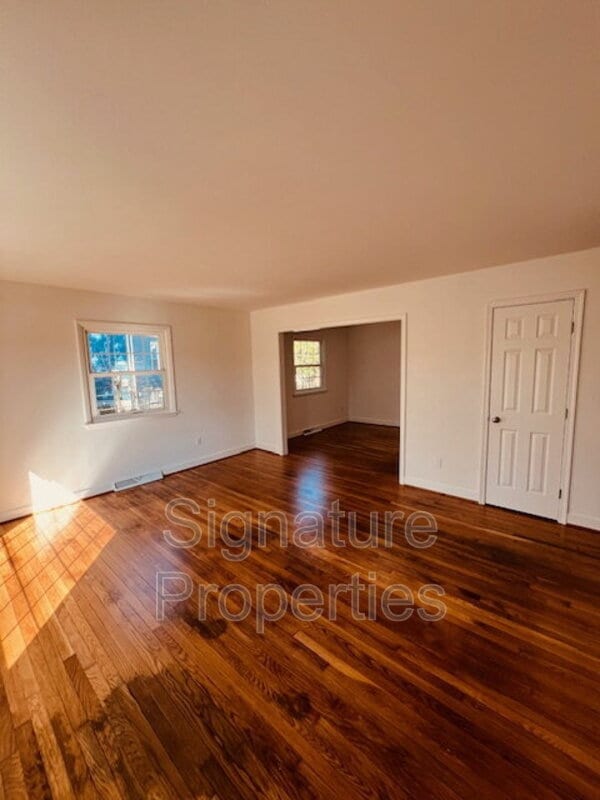 Photo - 211 Deerfield Dr