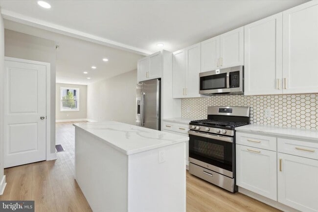 Photo - 247 E 6th Ave