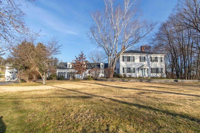 Photo - 267 N River Rd