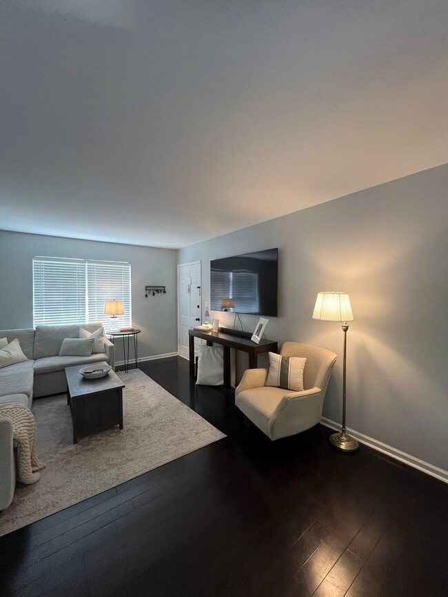 Photo - 2201 Montreat Cir Unidad D