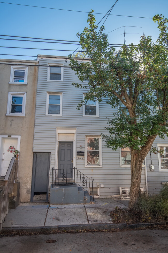 Building Photo - 506 Cherry St