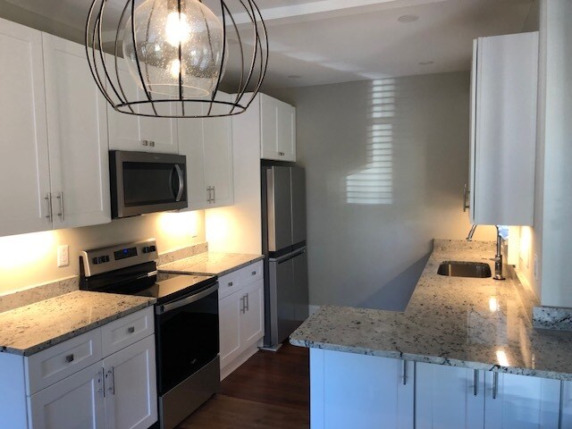 Kitchen - 621 Brooks Ave Unit 621