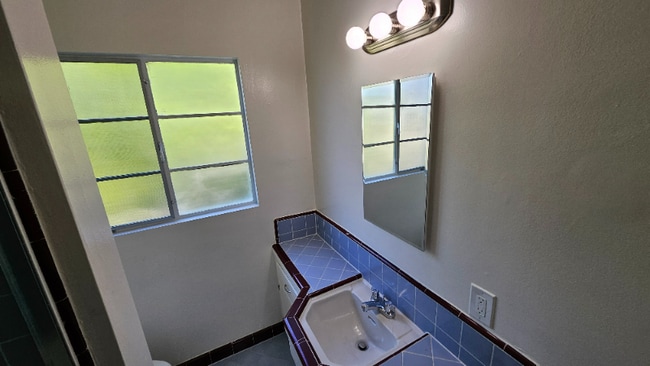 Building Photo - 4221 Los Feliz Blvd Unit 11 Rental