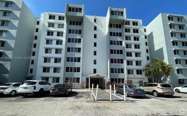 Building Photo - 9001 SW 77th Ave Unit C105 Rental