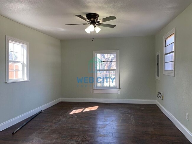Photo - 4530 Corregidor St