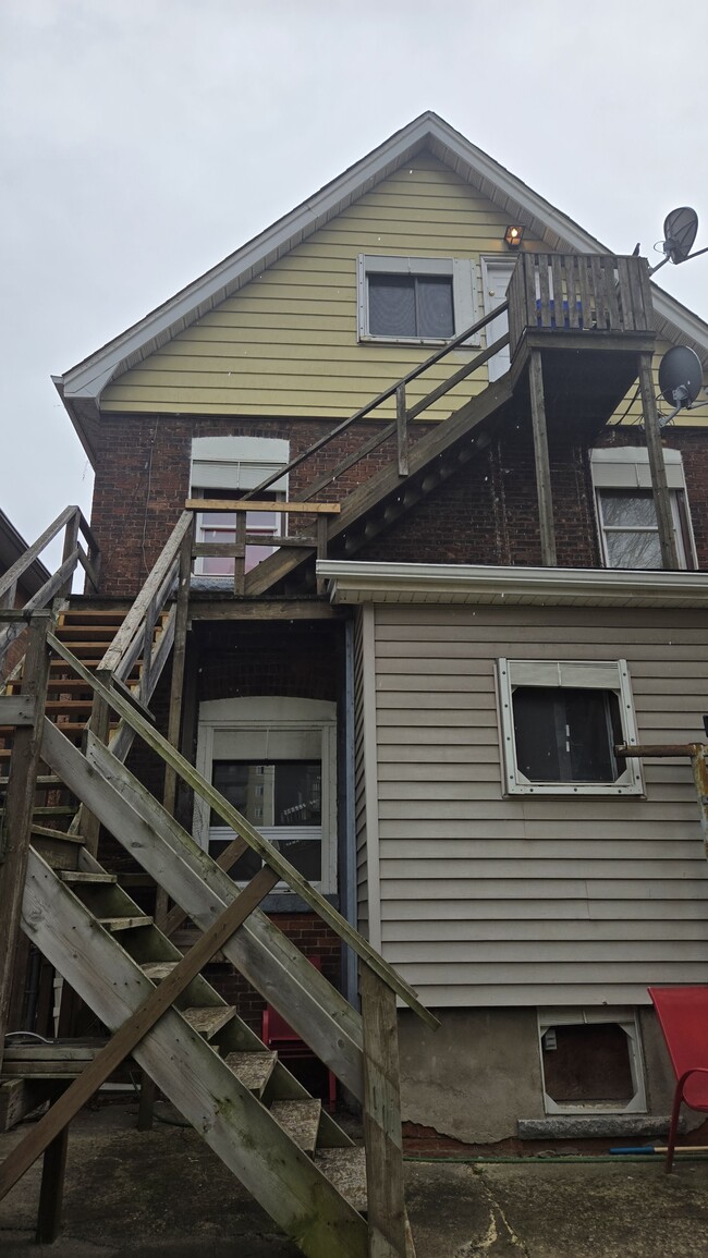 Building Photo - 30 Arthur Ave S Unit 4