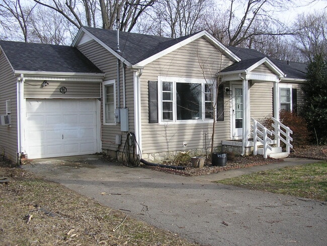 Building Photo - 1540 Virginia Dr